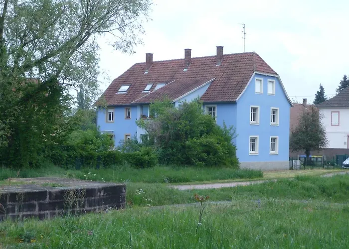 Appartement à Strasbourg Maison des écluses F3 90m2 Climatisé Jacuzzi Parking